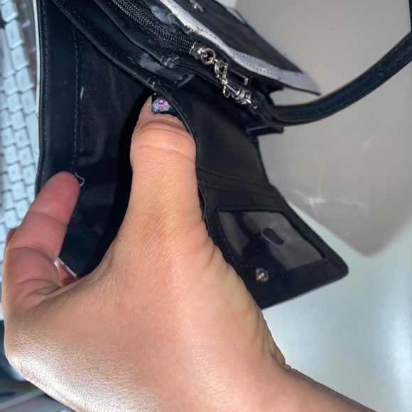 Guess Wallet - Picture 4 of 4